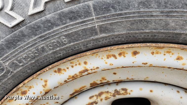 image for item EU9774 2001 Ford F350 Super Duty utility bed pickup truck