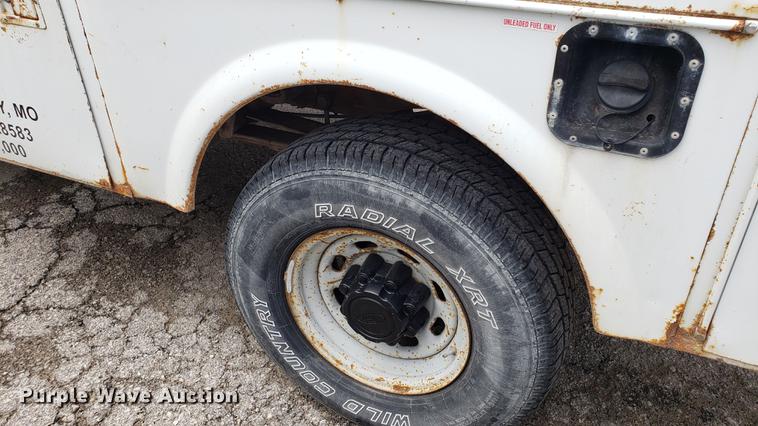 image for item EU9774 2001 Ford F350 Super Duty utility bed pickup truck