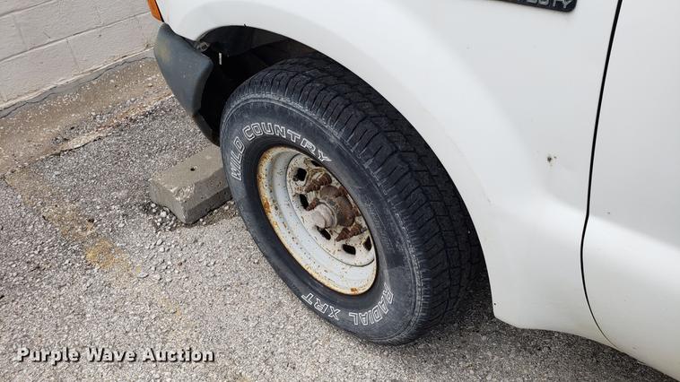 image for item EU9774 2001 Ford F350 Super Duty utility bed pickup truck