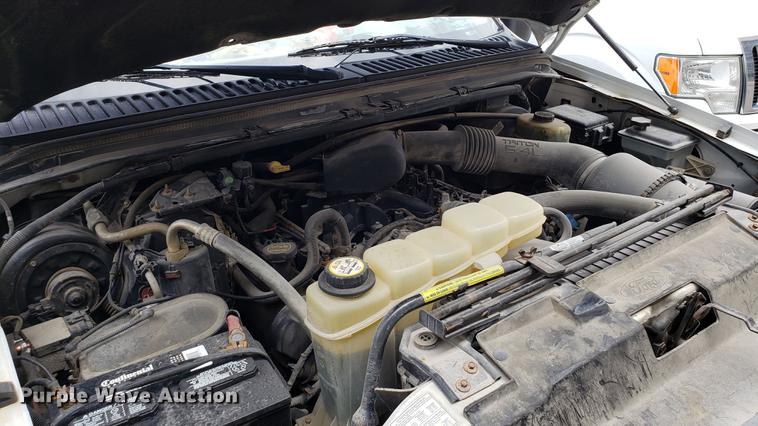 image for item EU9774 2001 Ford F350 Super Duty utility bed pickup truck