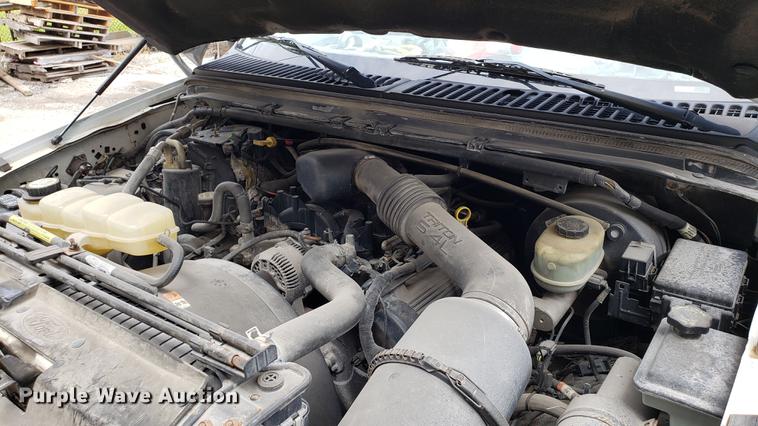 image for item EU9774 2001 Ford F350 Super Duty utility bed pickup truck