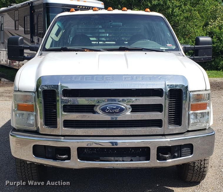 image for item EU9775 2008 Ford F350 Super Duty Crew Cab flatbed pickup truck