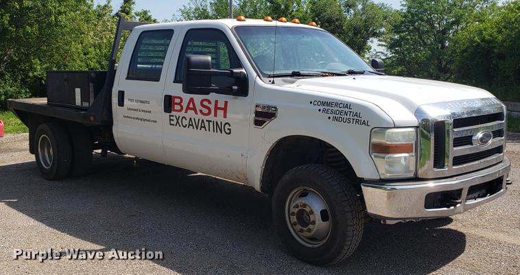 image for item EU9775 2008 Ford F350 Super Duty Crew Cab flatbed pickup truck