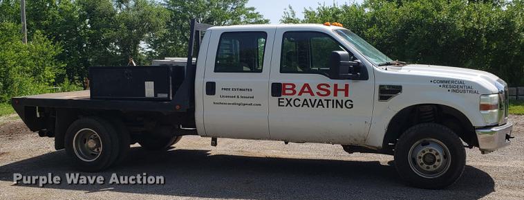 image for item EU9775 2008 Ford F350 Super Duty Crew Cab flatbed pickup truck