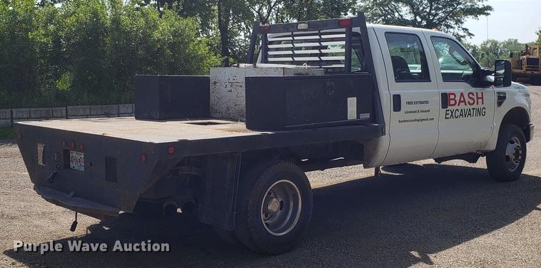 image for item EU9775 2008 Ford F350 Super Duty Crew Cab flatbed pickup truck