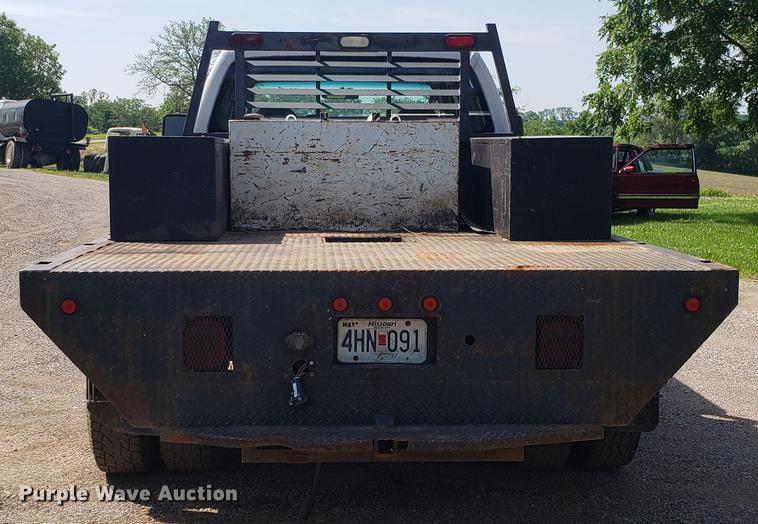 image for item EU9775 2008 Ford F350 Super Duty Crew Cab flatbed pickup truck