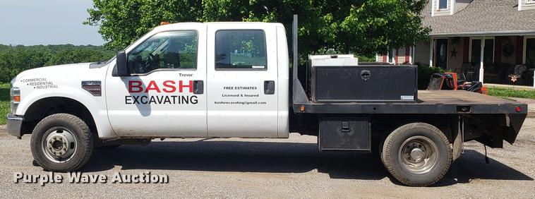 image for item EU9775 2008 Ford F350 Super Duty Crew Cab flatbed pickup truck