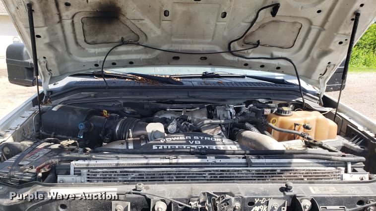 image for item EU9775 2008 Ford F350 Super Duty Crew Cab flatbed pickup truck