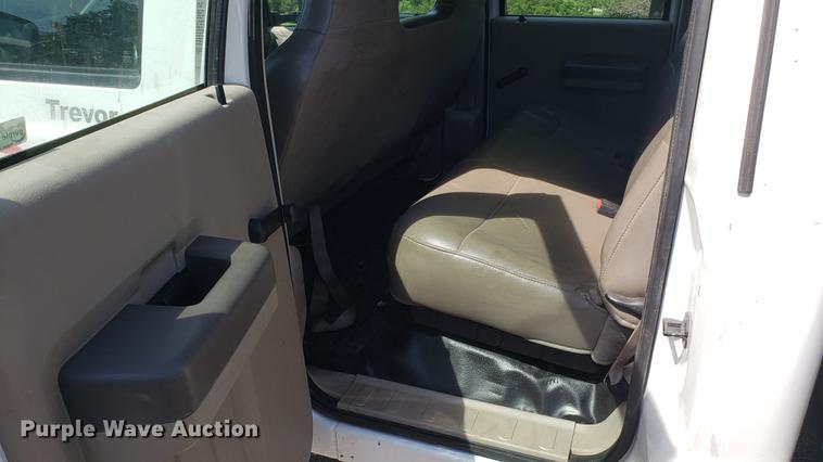 image for item EU9775 2008 Ford F350 Super Duty Crew Cab flatbed pickup truck