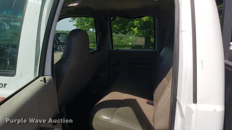 image for item EU9775 2008 Ford F350 Super Duty Crew Cab flatbed pickup truck