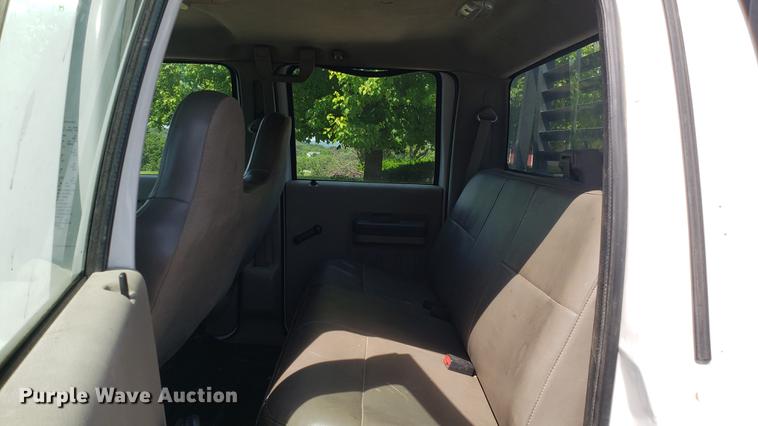 image for item EU9775 2008 Ford F350 Super Duty Crew Cab flatbed pickup truck