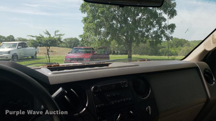 image for item EU9775 2008 Ford F350 Super Duty Crew Cab flatbed pickup truck