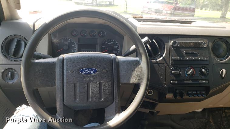 image for item EU9775 2008 Ford F350 Super Duty Crew Cab flatbed pickup truck