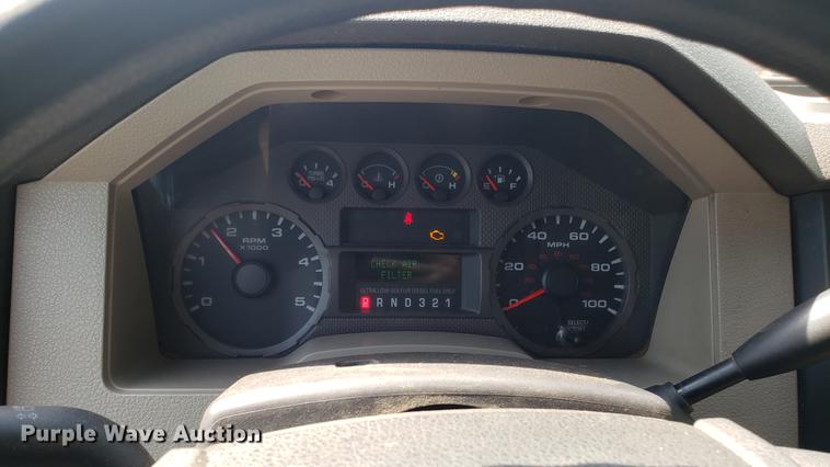 image for item EU9775 2008 Ford F350 Super Duty Crew Cab flatbed pickup truck