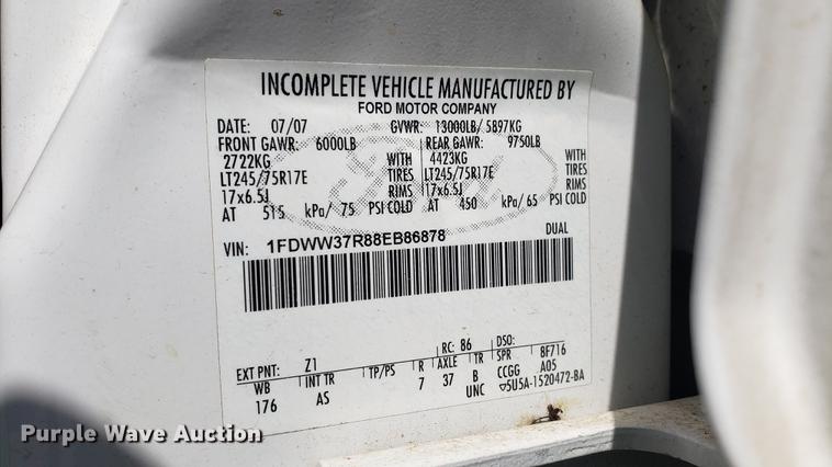 image for item EU9775 2008 Ford F350 Super Duty Crew Cab flatbed pickup truck