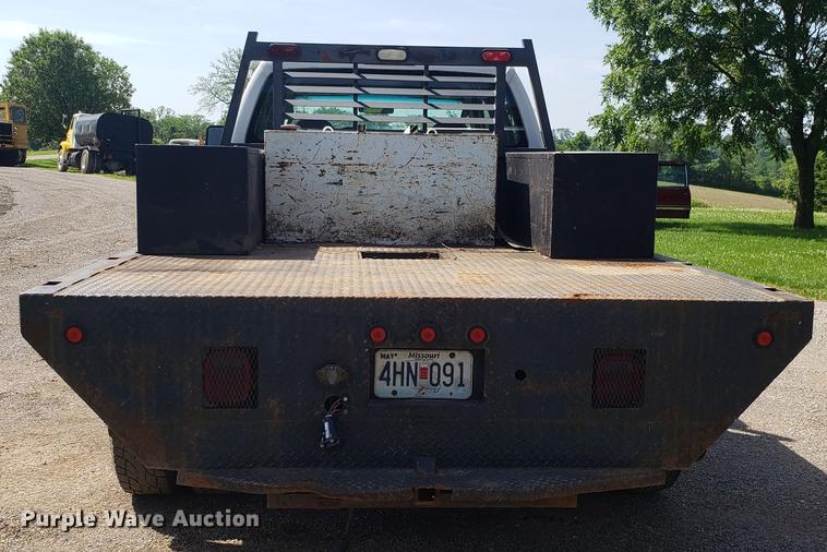 image for item EU9775 2008 Ford F350 Super Duty Crew Cab flatbed pickup truck