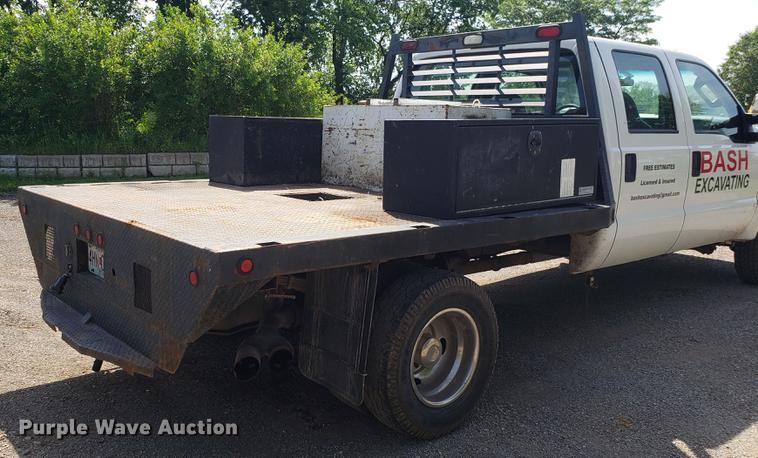 image for item EU9775 2008 Ford F350 Super Duty Crew Cab flatbed pickup truck