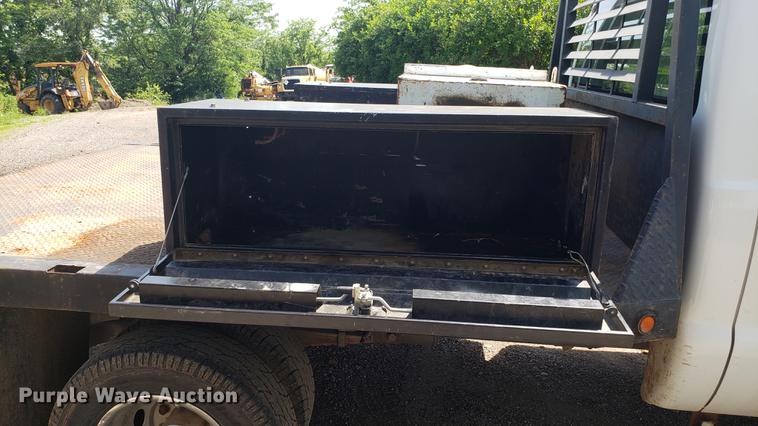 image for item EU9775 2008 Ford F350 Super Duty Crew Cab flatbed pickup truck