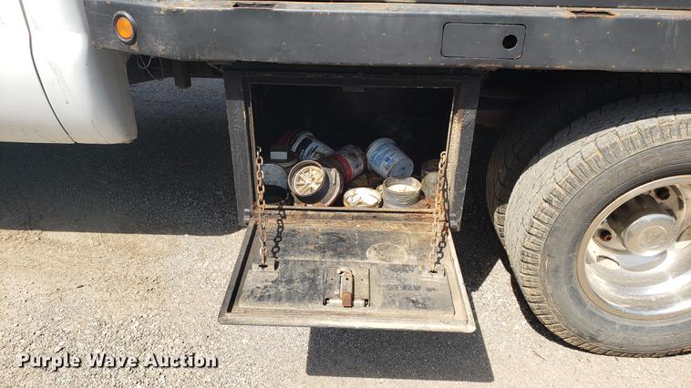 image for item EU9775 2008 Ford F350 Super Duty Crew Cab flatbed pickup truck