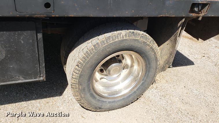 image for item EU9775 2008 Ford F350 Super Duty Crew Cab flatbed pickup truck