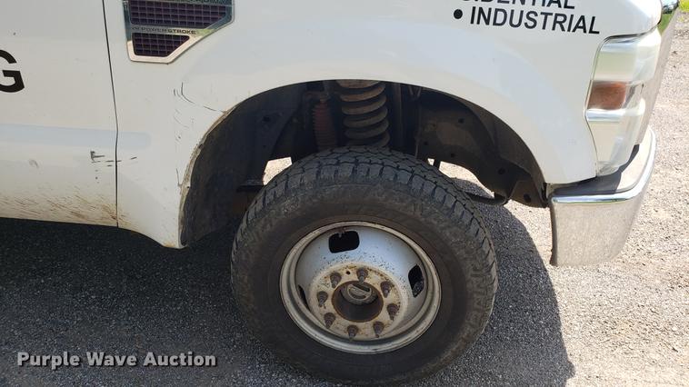 image for item EU9775 2008 Ford F350 Super Duty Crew Cab flatbed pickup truck