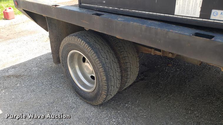 image for item EU9775 2008 Ford F350 Super Duty Crew Cab flatbed pickup truck