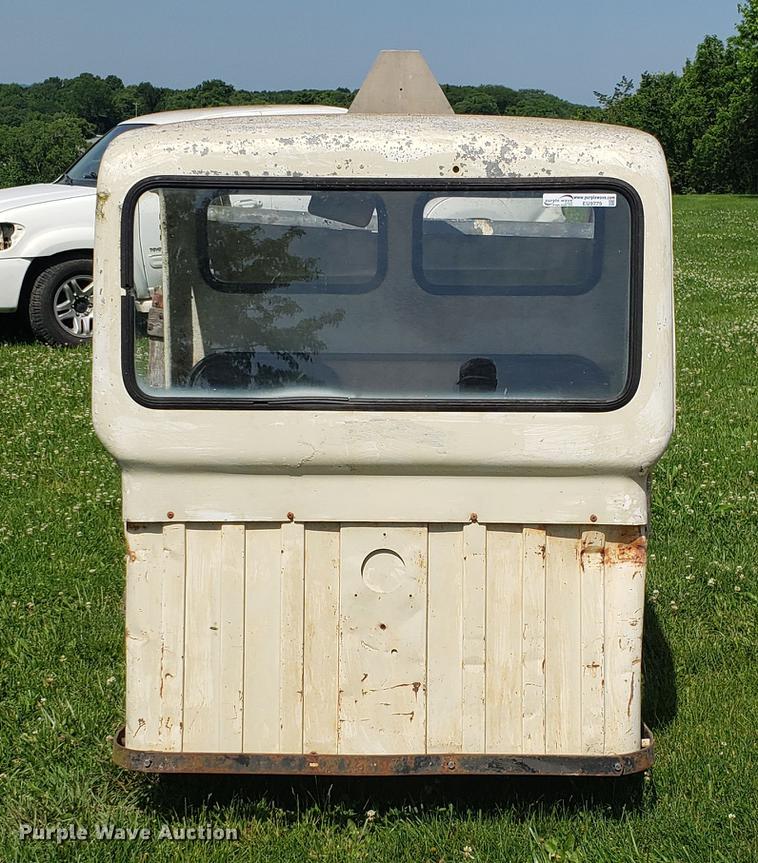 image for item EU9779 Cushman golf cart