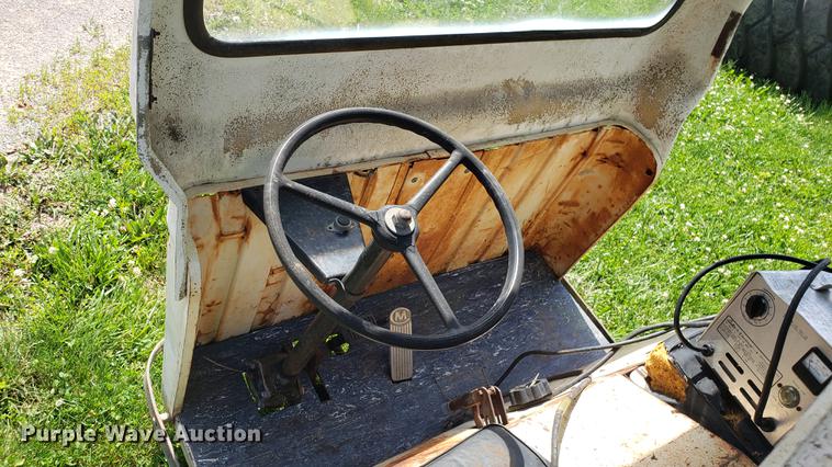 image for item EU9779 Cushman golf cart