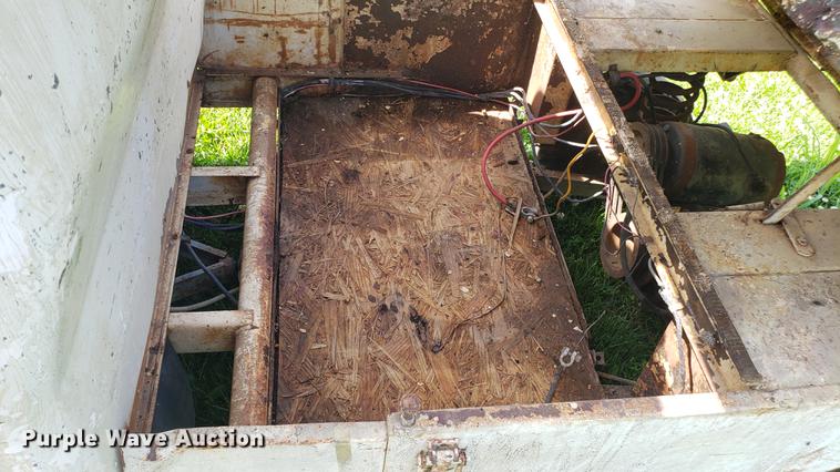 image for item EU9779 Cushman golf cart