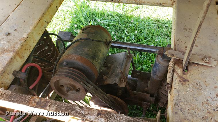 image for item EU9779 Cushman golf cart