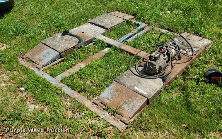 image for item EU9791 Automotive lift