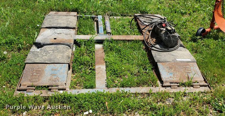 image for item EU9791 Automotive lift