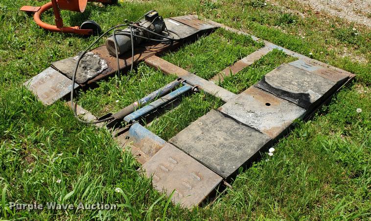 image for item EU9791 Automotive lift