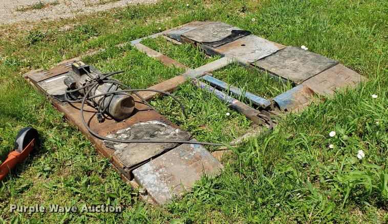 image for item EU9791 Automotive lift