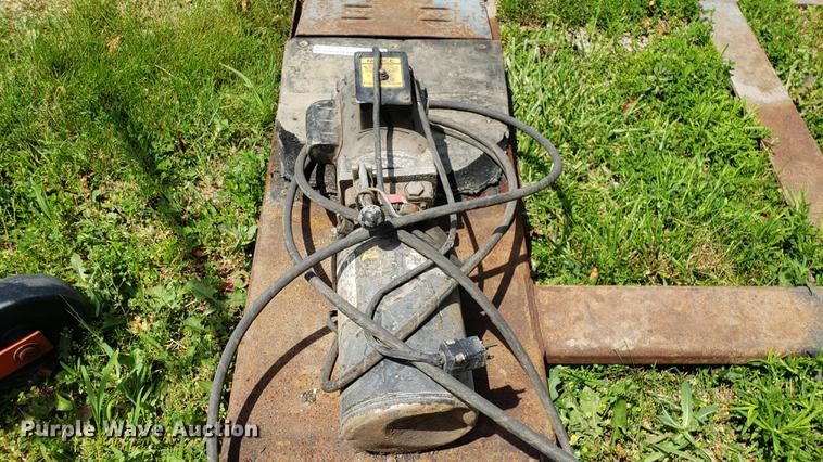 image for item EU9791 Automotive lift