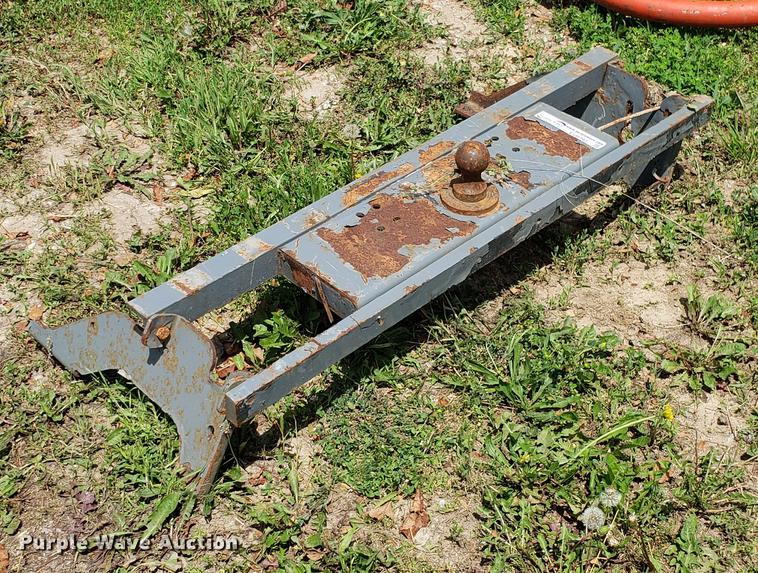 B&W gooseneck hitch in Kansas City, MO Item EU9793 sold Purple Wave