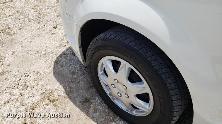 image for item EU9796 2010 Chrysler Town & Country van