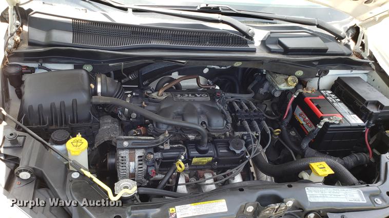 image for item EU9796 2010 Chrysler Town & Country van