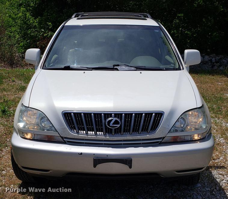 image for item EU9797 2002 Lexus RX300 SUV