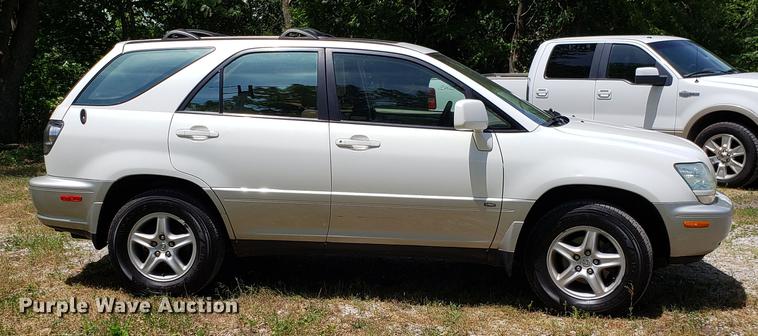 image for item EU9797 2002 Lexus RX300 SUV