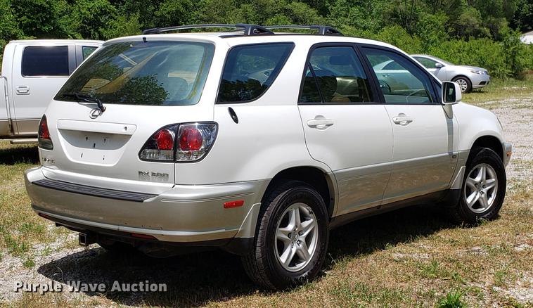 image for item EU9797 2002 Lexus RX300 SUV