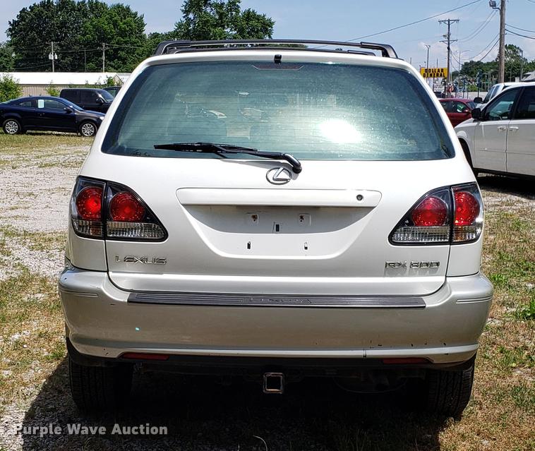 image for item EU9797 2002 Lexus RX300 SUV