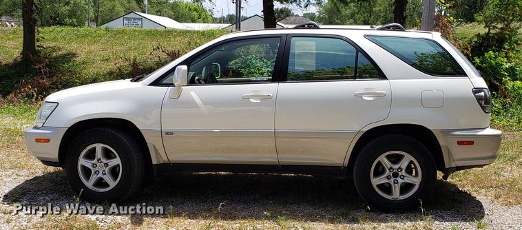 image for item EU9797 2002 Lexus RX300 SUV