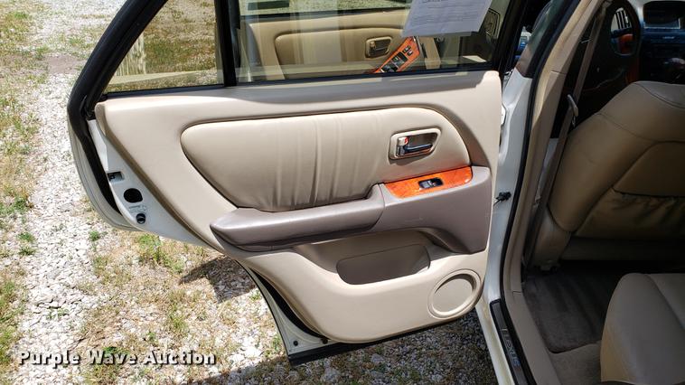 image for item EU9797 2002 Lexus RX300 SUV