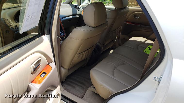 image for item EU9797 2002 Lexus RX300 SUV