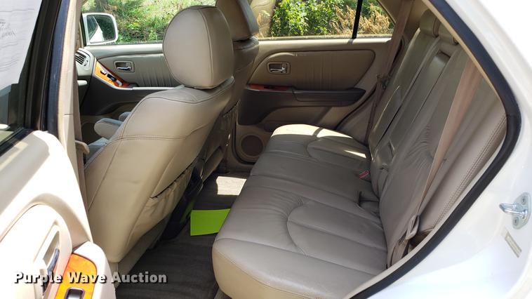 image for item EU9797 2002 Lexus RX300 SUV