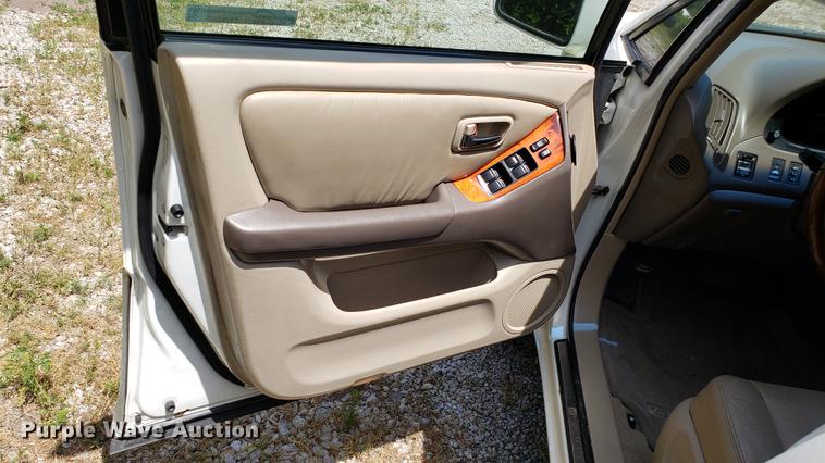 image for item EU9797 2002 Lexus RX300 SUV