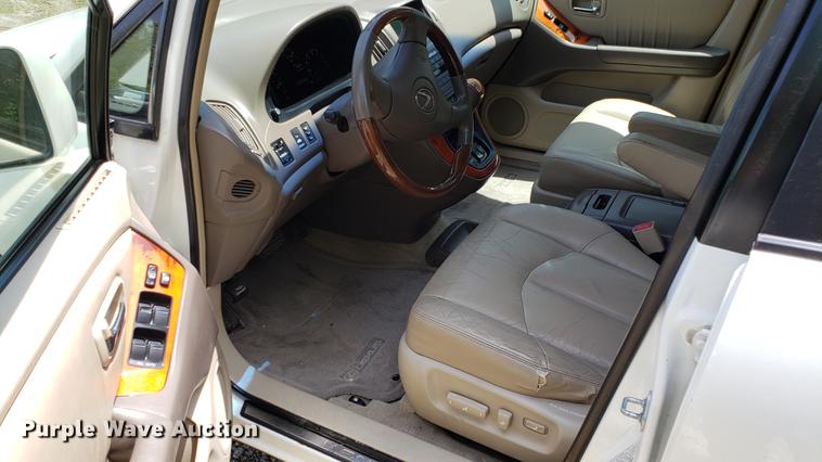 image for item EU9797 2002 Lexus RX300 SUV