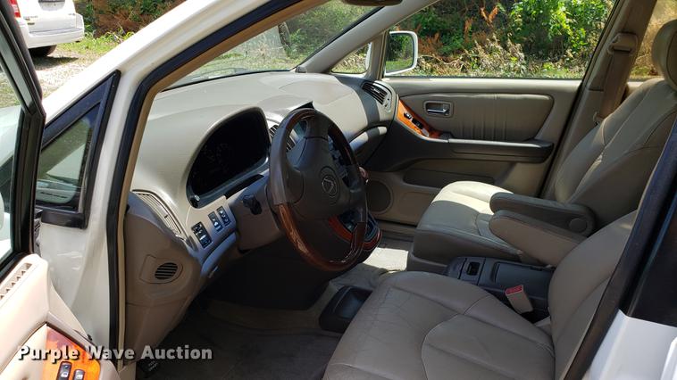 image for item EU9797 2002 Lexus RX300 SUV