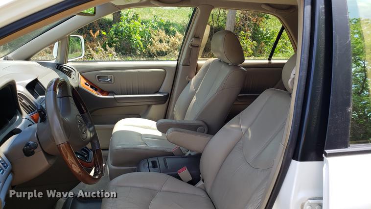 image for item EU9797 2002 Lexus RX300 SUV